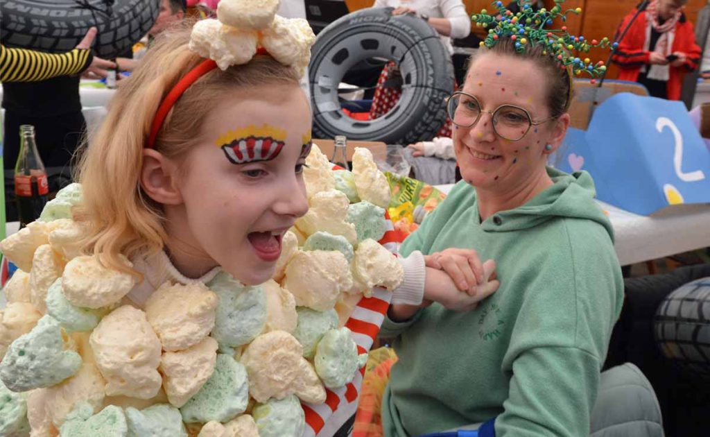 Kleine Gardetänzerin beim Kinderkarneval in Raesfeld vom RCV 2025