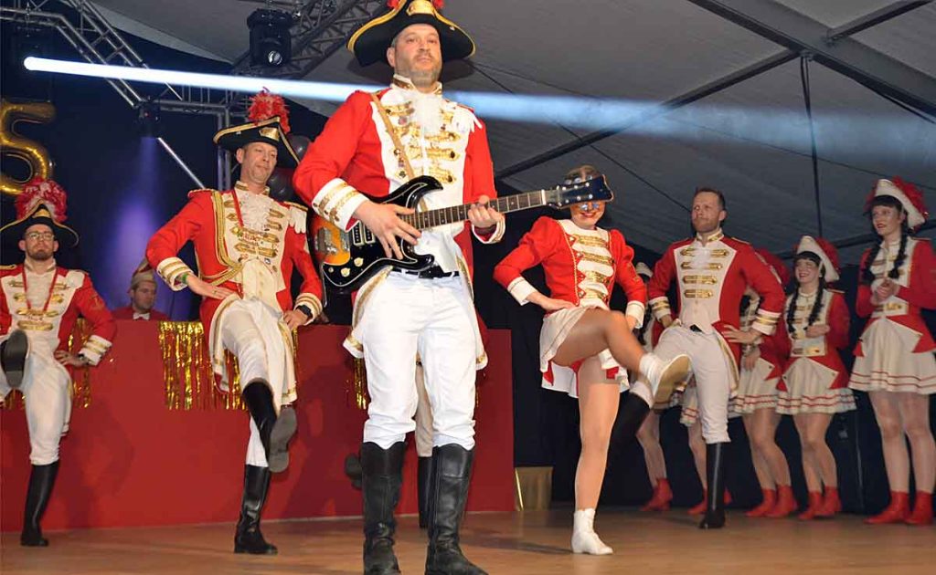 Show und Tanz beim Sitzungskarneval in Raesfeld