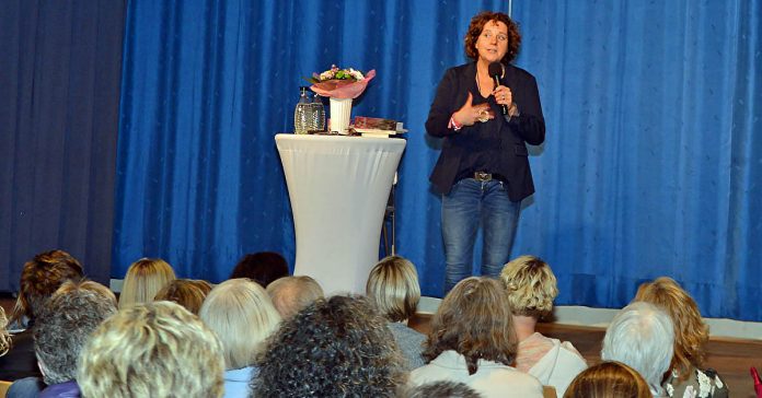 Steffi Neu in Raesfeld stellt Buch Muntermacher vor