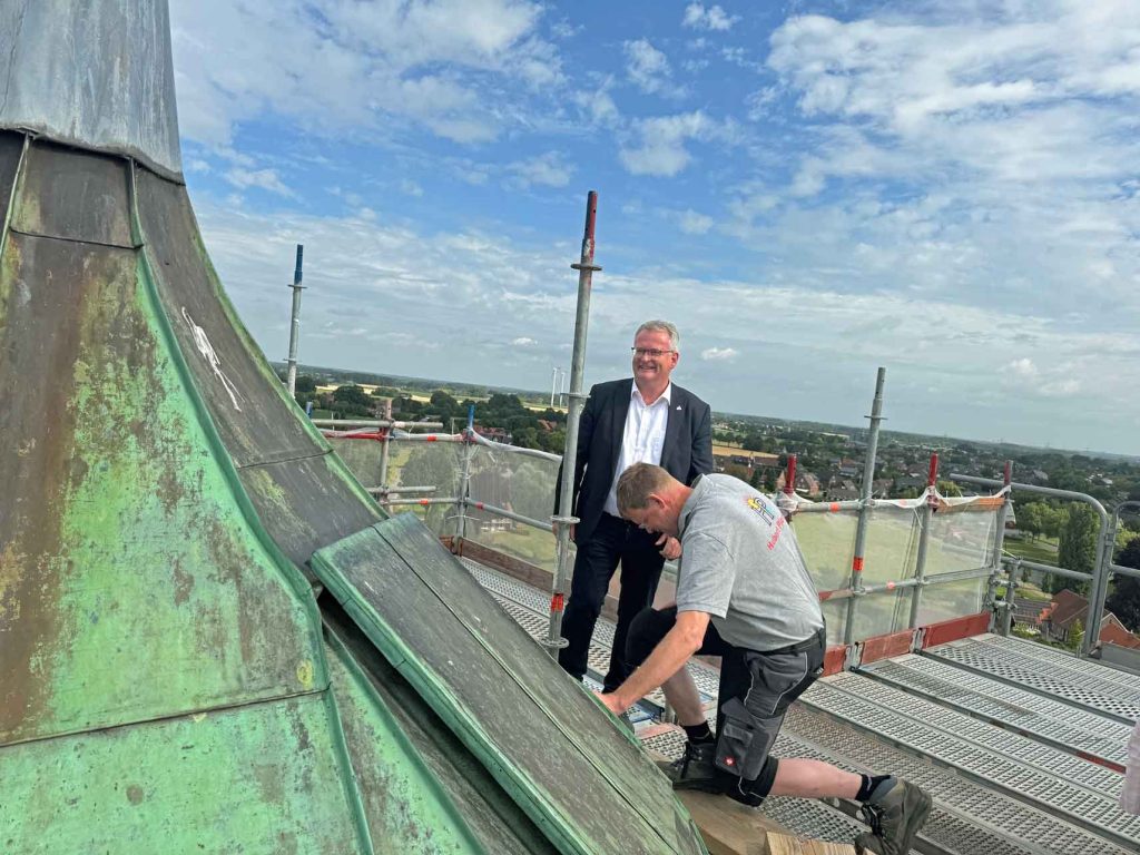 Der Turm am Schloss Raesfeld wird restauriert