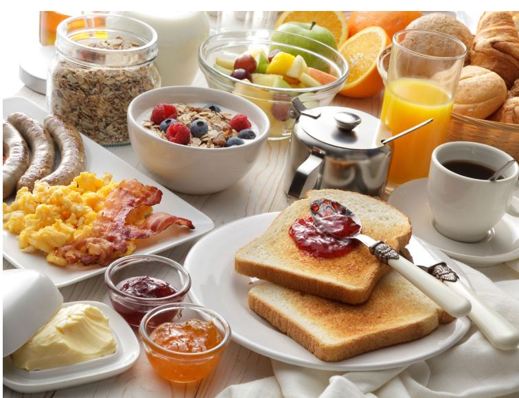 Frühstück am Tisch