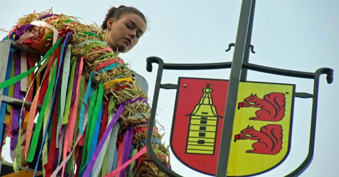 Veranstaltung in Erle zum 1. Mai Maikranz aufhängen 2025