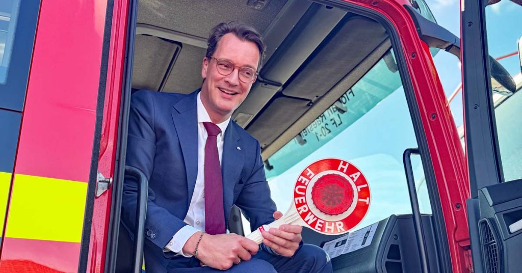 Regierungsminister NRW Wüst bei der Feuerwehr Raesfeld