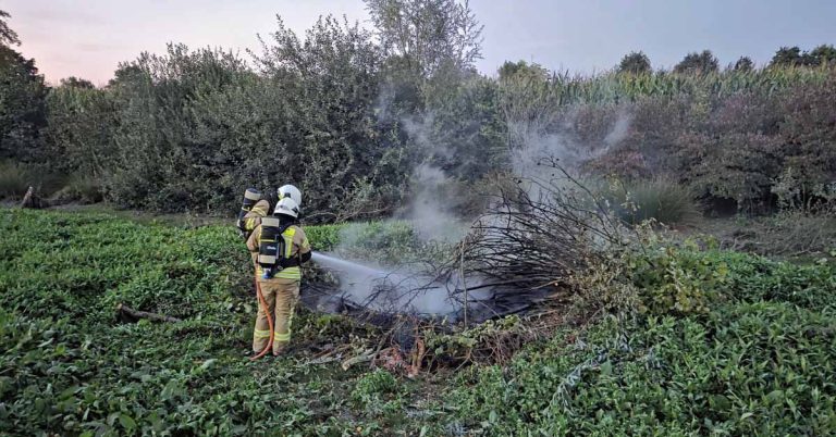 Feuerwehr Raesfeld löscht Nutzungsfeuer am Pohlweg