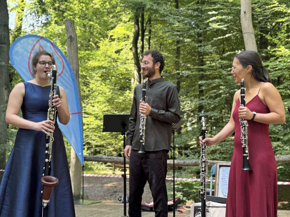 Klarinettentrio Schmuck mit Sayaka Schmuck sowie Viviana Rieke und Adam Ambarzumja spielt Mozart für Kinder in Raesfeld