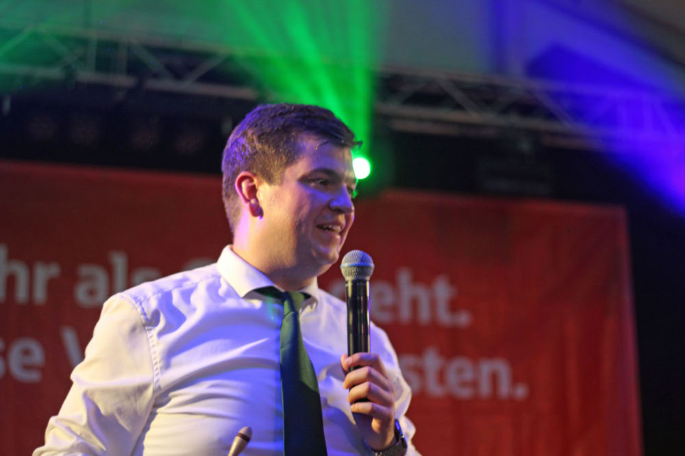 Oliver Göttlich und das Blasorchester Erler Jäger beim Schützenfest in Dorsten Altstadt