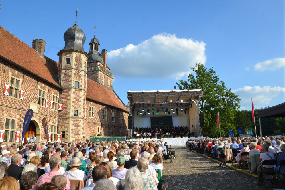 Rolando Villazón begeistert beim Konzert vor Schloss Raesfeld 
