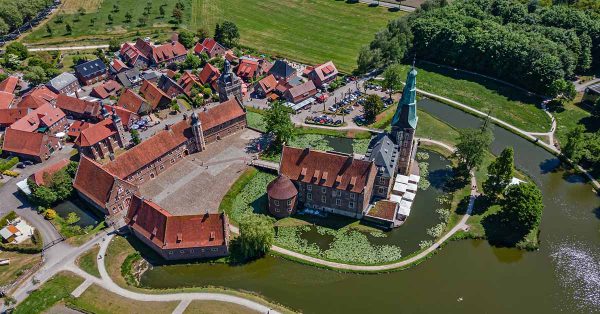 Wem gehört das Schloss Raesfeld im Muensterland