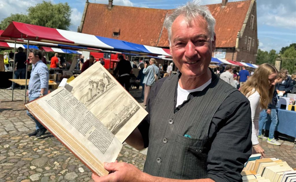 Marktmeister Rainer Heeke organisierte den Markt am Schloss