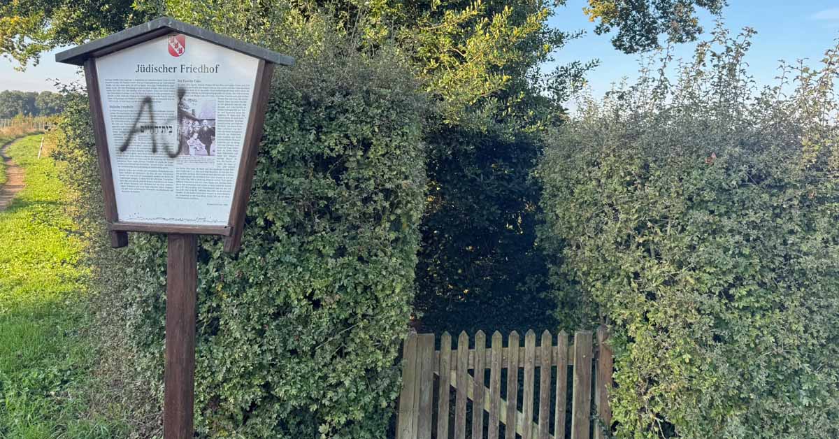 Antisimitische Beschmierung am jüdischen Friedhof in Raesfeld-Erle-Schermbecker Straße