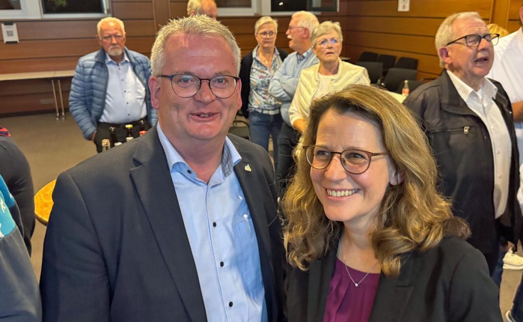 Nach der Wahl-zufriedene Gesichter in Raesfeld bei Martin Tesing und Gerswid Altenhoff-Weber