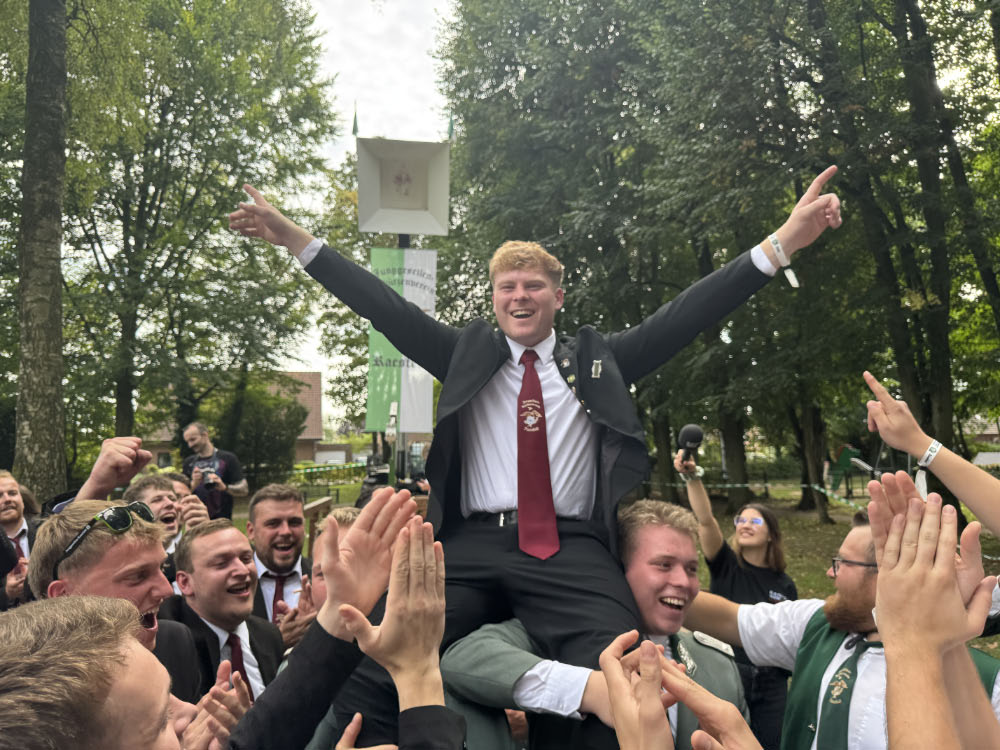 Peter Timmermann ist neuer König der Junggesellenschützen in Raesfeld 2025 