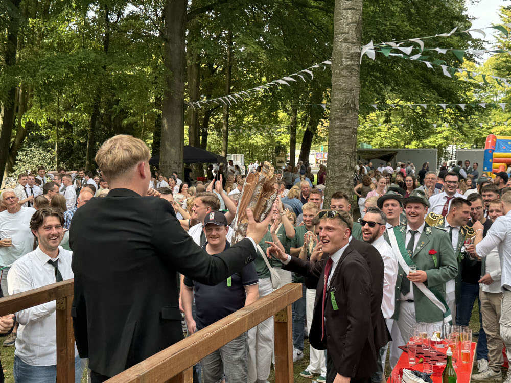 Peter Timmermann ist neuer König der Junggesellenschützen in Raesfeld 2025