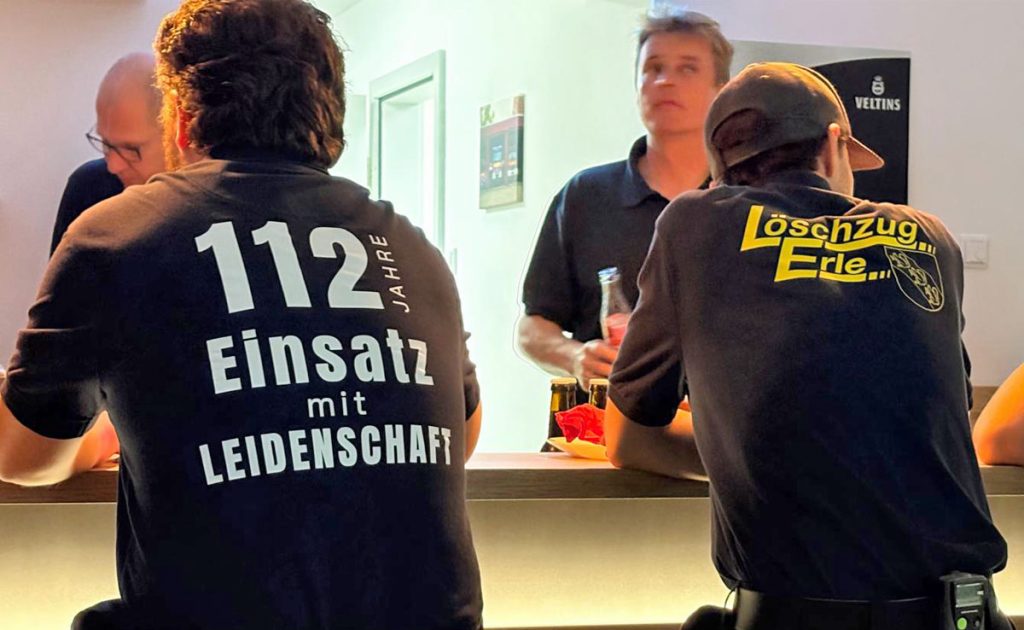 Feuerwehrübung bei Möbelbau Pass-Löschzug Erle