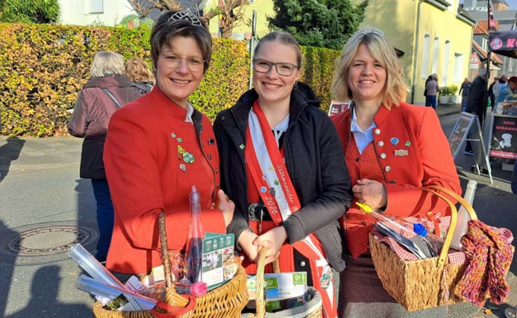Die Raesfelder Kappeskönigin Birgitt Grotendorst und Prinzessin 2025