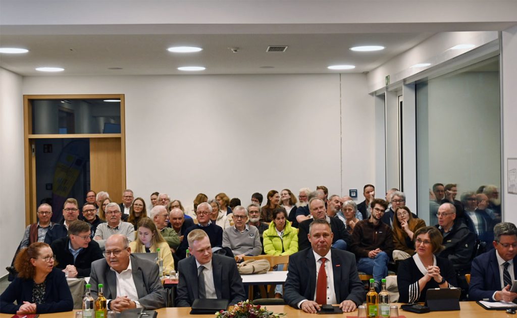 Erste Ratssitzung mit Vereidigung Bürgermeister Dirk Kuhmann