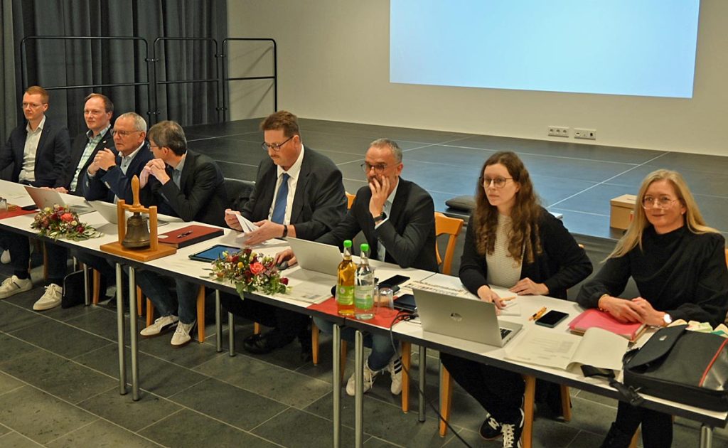 Erste konstituierende Sitzung des Gemeinderats Raesfeld mit der Vereidigung von Bürgermeister Dirk Kuhmann.