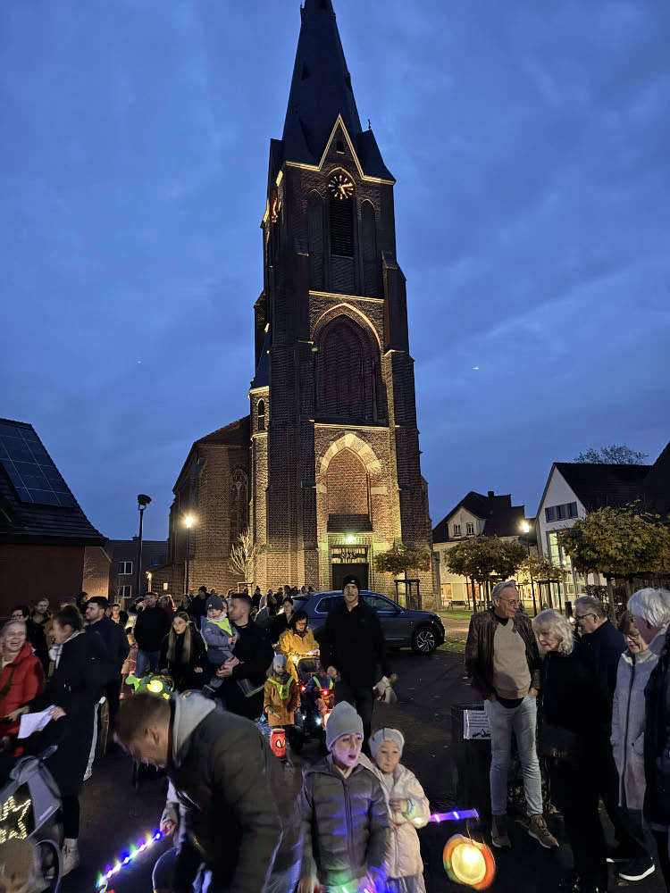Silvesterkirche Erle. St. Martinszug in Raesfeld-Erle
