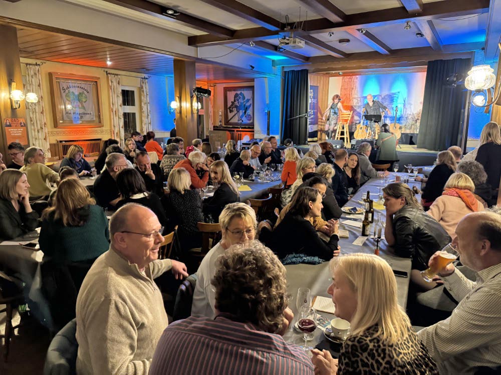 Publikum beim ausverkauften Konzert Bad Woman Blues in Erle