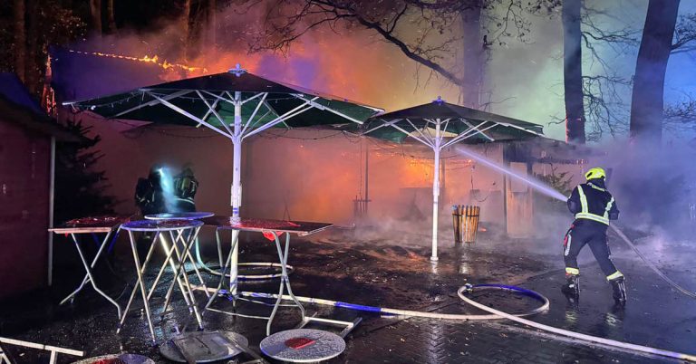 Brand auf Weihnachtsmarkt Schulze- Beikel: Mehrere Hütten in Flammen