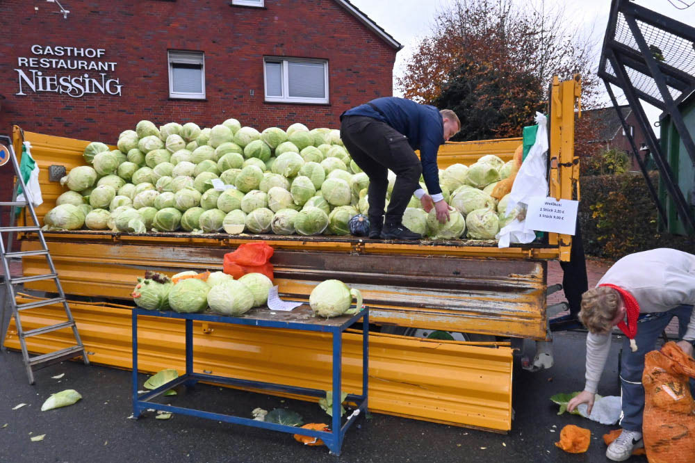 Büdericher Trecker mit Kohlstand auf dem Kappesmarkt Raesfeld