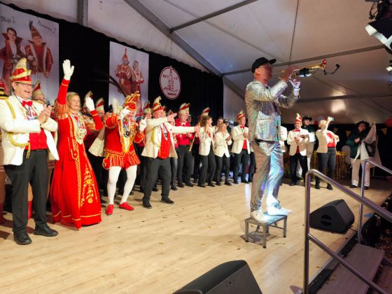 Prinzenproklamation in Raesfeld mit symbolischer Schl&uuml;ssel&uuml;bergabe