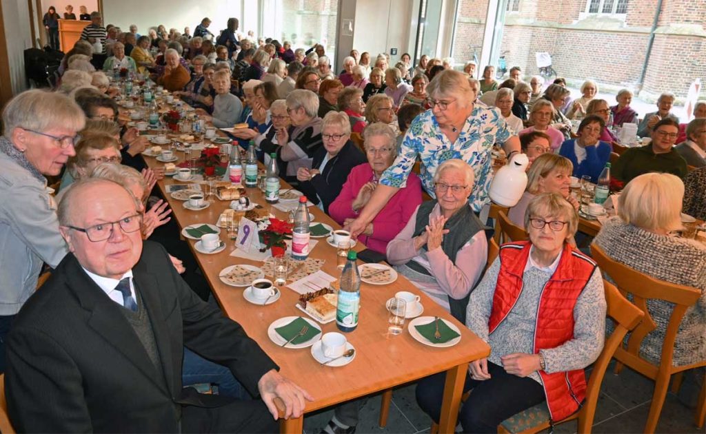 Volle Martinushaus in Raesfeld: Theateraufführung der kfd-Raesfeld 2025