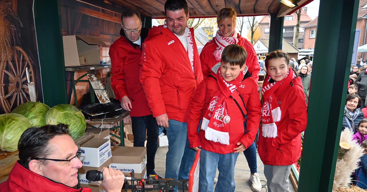 Kamellen nach Kilos: In Raesfeld startet der Karneval mit Waage, Kappes und Prinzenpaar.