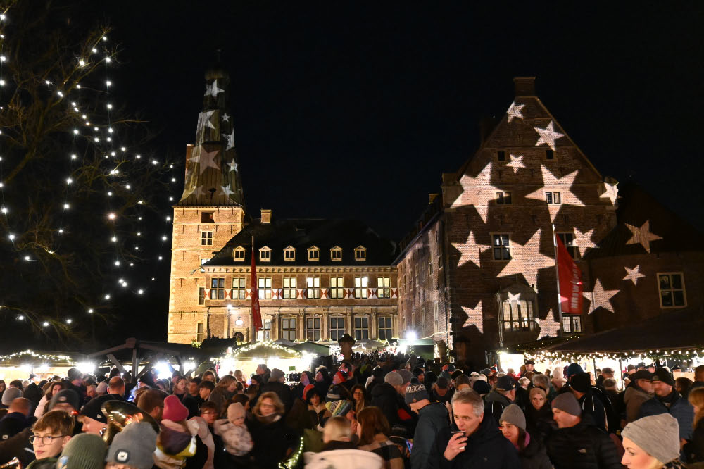 Adventsmarkt Schloss Raesfeld 2025 mit Nikolausbesuch für Kinder