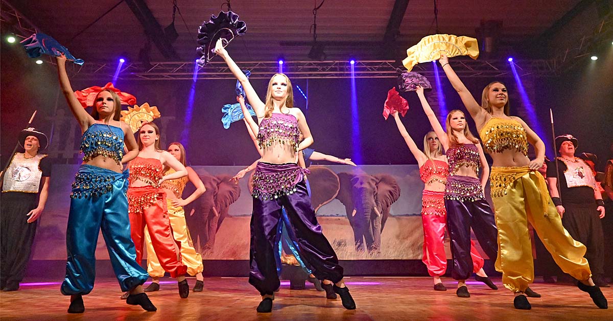 Die Fun Generation begeisterte in Erle bei Möbelbau Pass mit Showtanz und Musical
