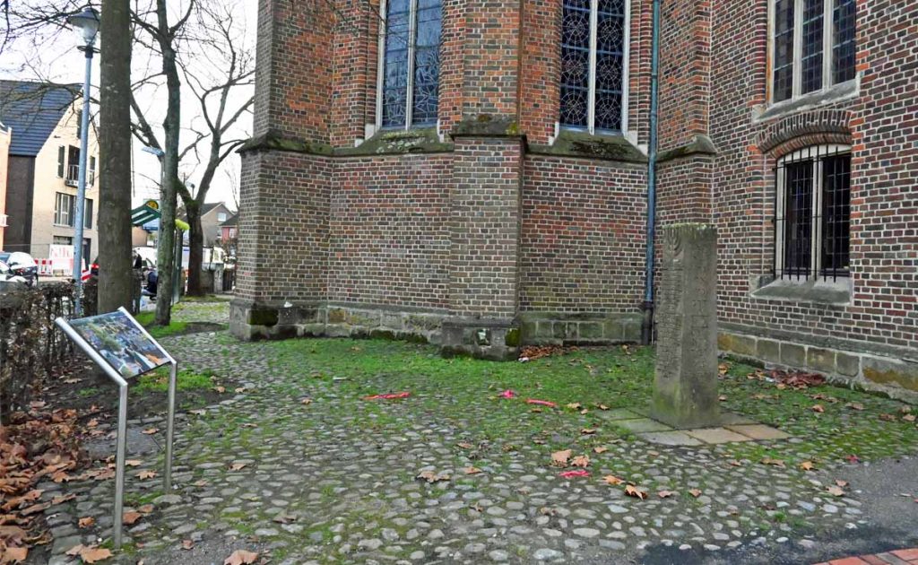 aumbestand im südlichen Bereich des Kirchplatzes St. Martin. Mehrere Bäume weisen laut Gutachten Wurzelschäden auf, die geplante Baumaßnahmen erschweren.