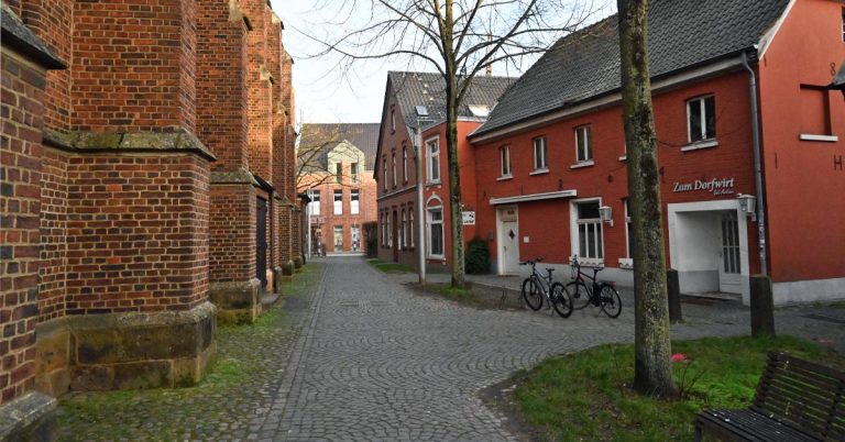Umstrittene Entscheidung: Bäume am Kirchplatz St. Martin fallen