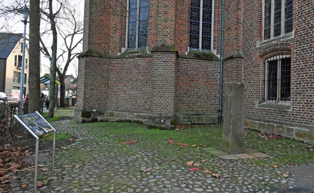 Kritische Bäume-Kirchplatz St. Martin Raesfeld