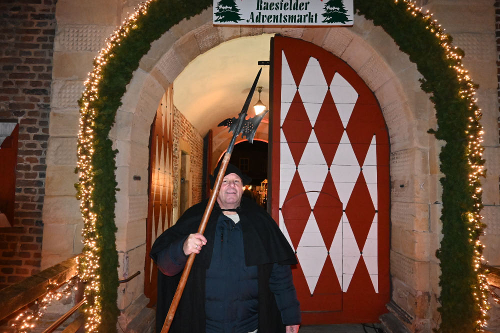 Der Nachtwächter am Schloss Raesfeld beim Adventsmarkt