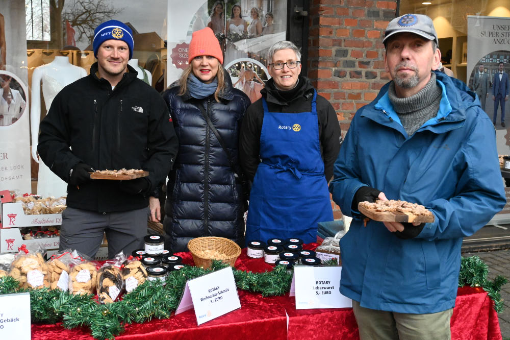 Der Rotary-Club Lippe-Issel auf dem Adventsmarkt in Raesfeld