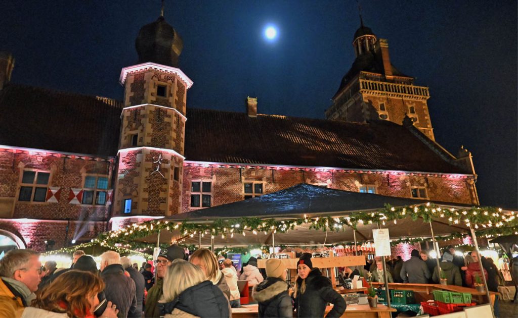 Vollmond -Schloss Raesfeld und Adventsmarkt im romantischen Mondschein 2025