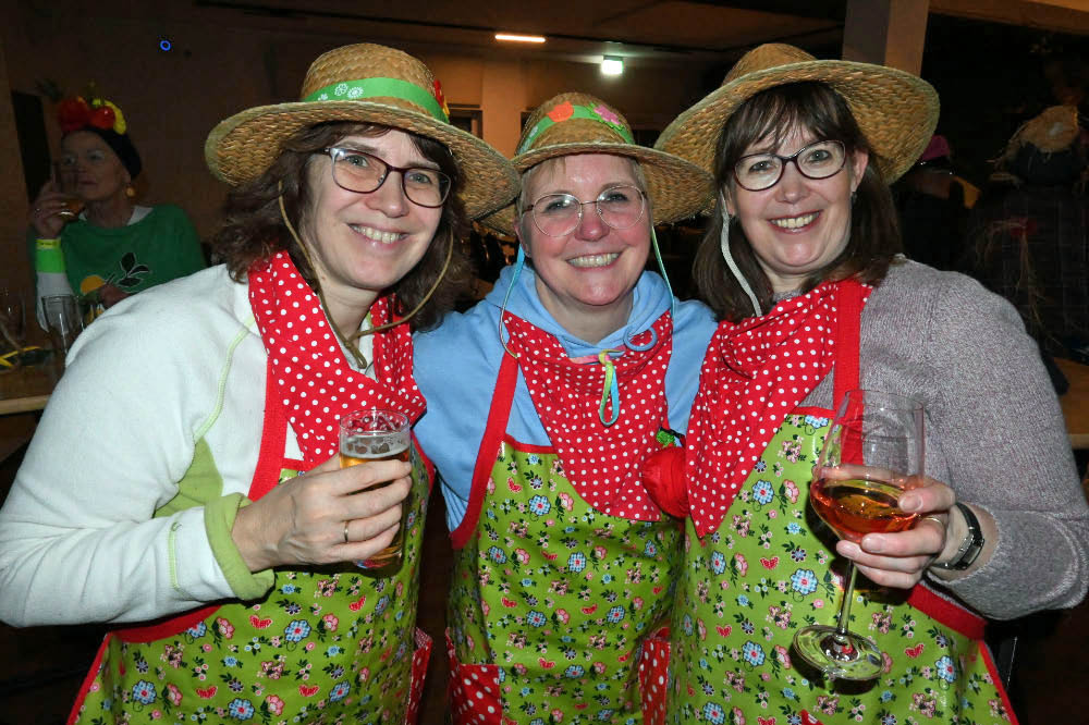 Super Stimmung und Premiere-Premiere im neuen Dorfgemeinschaftshaus HB Erle