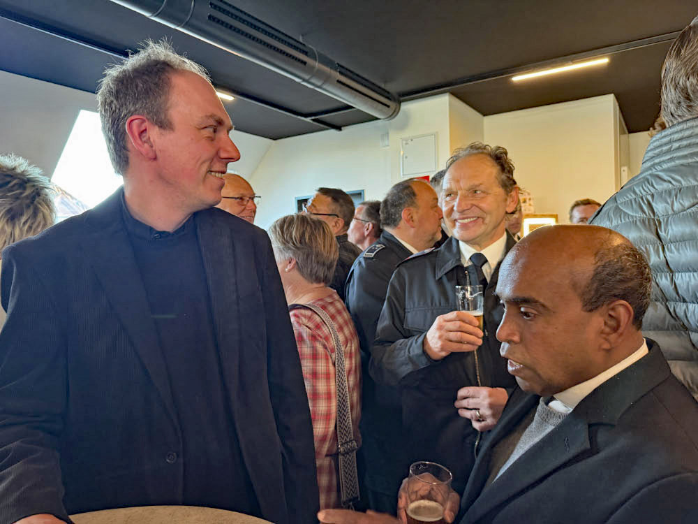 Pastor Fabian Tilling und Bürgermeister Dirk Kuhmann-Einweihung HUB Erle