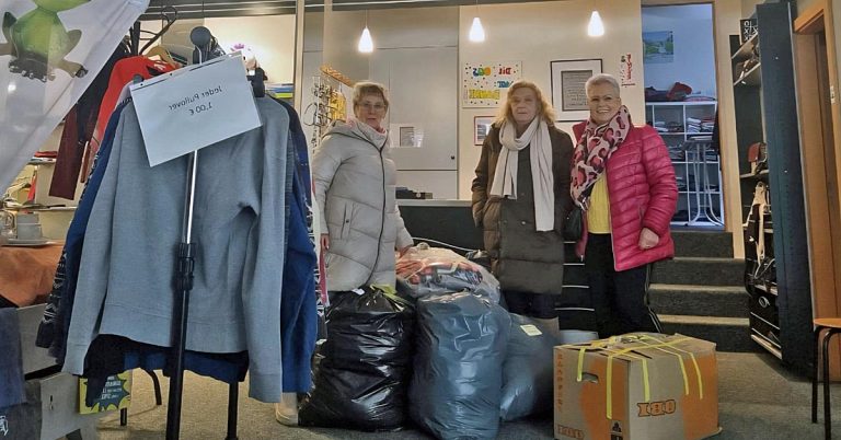 Der Froschkönig Raesfeld und die Kleiderkammer Reken sammeln Winterkleidung für die Ukraine