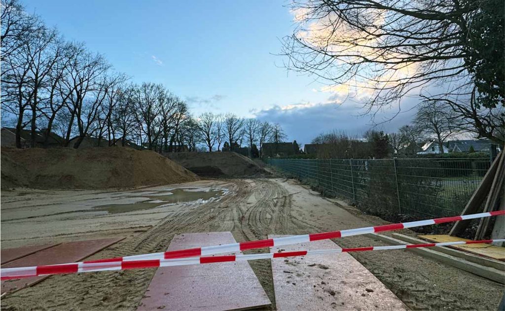 Grundstück in Erle mit begonnenen Bauarbeiten für den Neubau der Kita Holzwurm