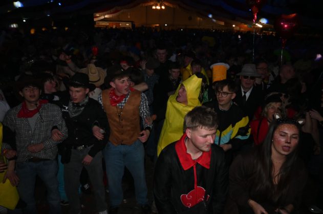 Bierk&ouml;nig-Star Rumbombe sorgte f&uuml;r volles Festzelt