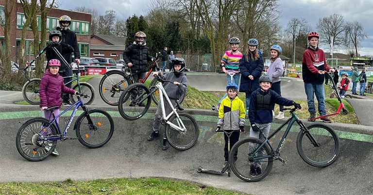 Aktion der CDU und SPD Raesfeld: Kinder testen Pumptrackanlagen