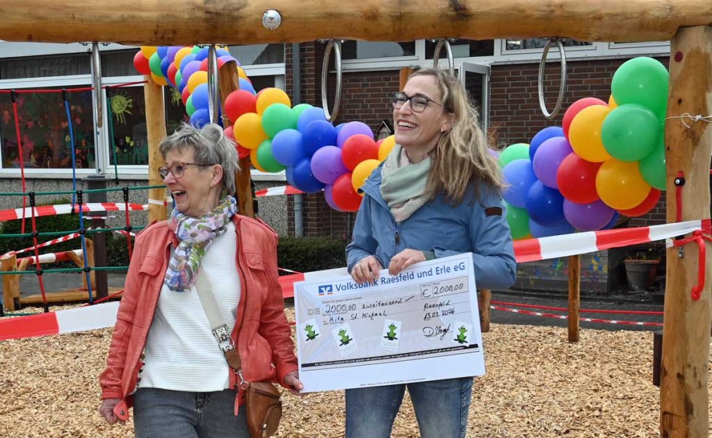 Dagmar Vogt spendet 2000 Euro für Klettergerüst