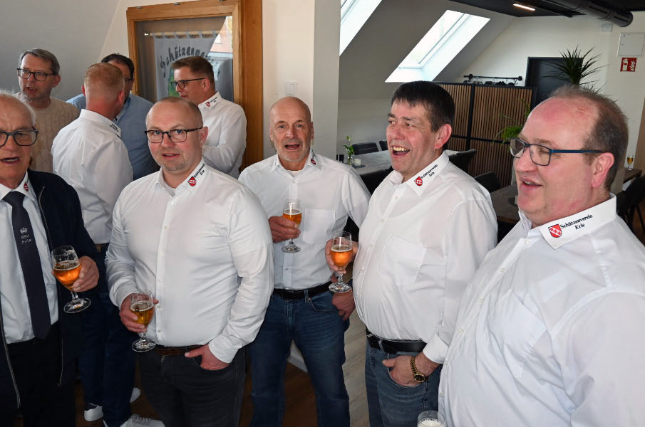 Gemeinsames Singen beim Königstreffen in Erle
