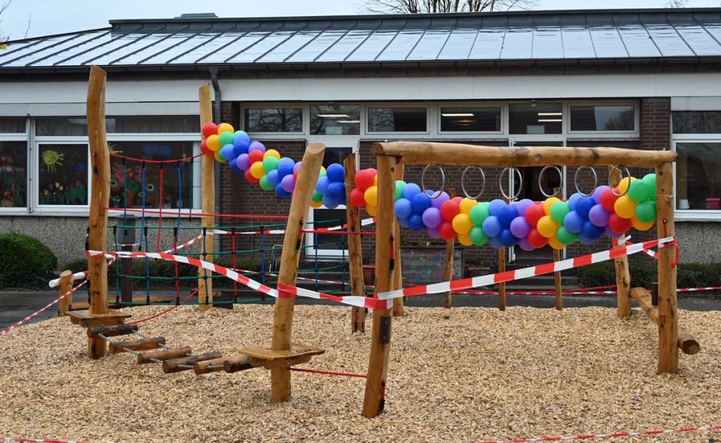 Neues Klettergerüst St. Michael in Raesfeld eingeweiht.