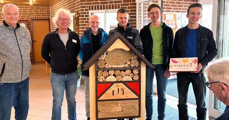 Seniorenhaus erhält neues Insektenhaus in Raesfeld