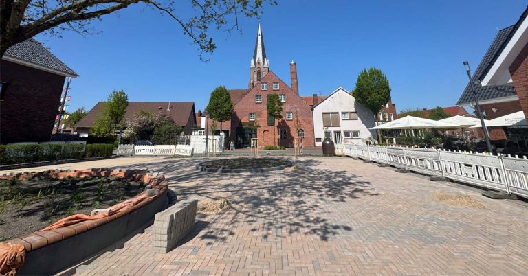 Neuer Dorfplatz in Erle