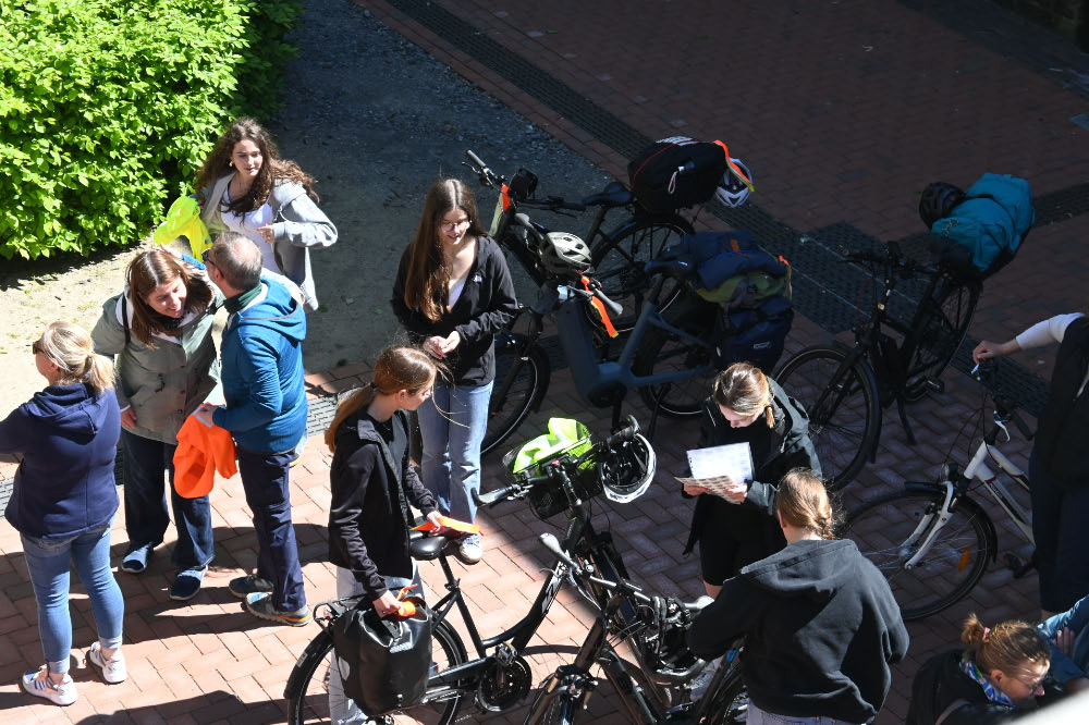 40 Firmlinge in Raesfeld vor dem Start am Martinushaus
