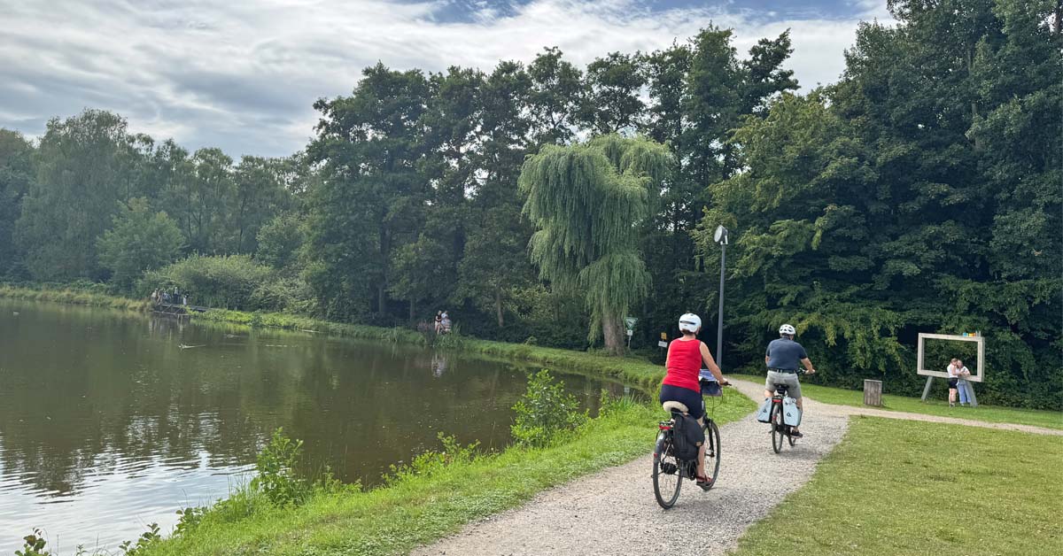 Freizeit in Raesfeld mit Radfahrer am Schloss Raesfeld