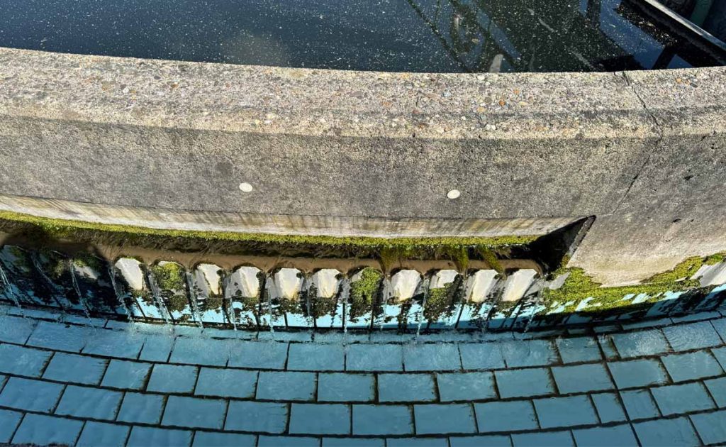 Gereinigtes Abwasser in der Kläranlage
